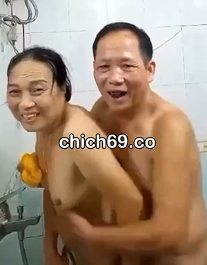 Vợ Chồng Già Lên Cơn Nứng Đụ Nhau Trong Nhà Tắm Sex Mới - Sieukhung 84